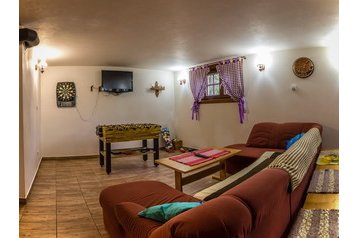 Slovacia Privát Oravice, Exteriorul